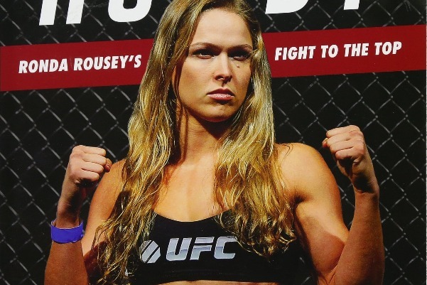 A person with long hair

Description automatically generated with low confidence